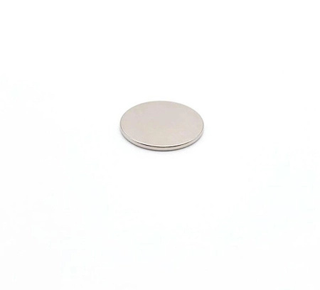 <p>Основа для изготовления магнитов на холодильник из полимерной глины, ткани, фетра и любых других материалов. Также, взяв 2 магнита и задекорировав их по Вашему желанию, можно создать брошку с необычным креплением. Магниты неодимовые, очень сильные. Сила сцепления - около 1700 грамм. Размер может немного отличаться от заявленного. Цена за 5 шт.</p><p>Важно! Работая с магнитным диском, нужно помнить, что при неправильной эксплуатации можно нанести вред своему здоровью или испортить другие предметы.</p>