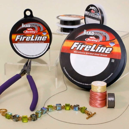 <p>
Вощеная плетеная леска FireLine braided bead thread отлично подходит для плетения, в том числе для тяжелых, массивных украшений. Толщина около 0,15 мм (0,006 дюйма). Нить очень прочная, выдерживает вес до 2,7 кг (6 LB). Цвет Crystal (белая). Намотка может состоять из нескольких частей. Цена за катушку 50 ярдов (около 45 метров).
</p>