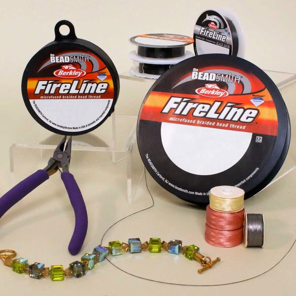 <p>
Вощеная плетеная леска FireLine braided bead thread отлично подходит для плетения, в том числе для тяжелых, массивных украшений. Толщина около 0,15 мм (0,006 дюйма). Нить очень прочная, выдерживает вес до 2,7 кг (6 LB). Цвет Crystal (белая). Намотка может состоять из нескольких частей. Цена за катушку 50 ярдов (около 45 метров).
</p>