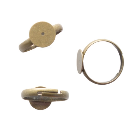 <p>Основа для кольца с платформой 10 мм цвета античной бронзы. Оттенок может отличаться от фотографии и в разных поставках. Размер регулируется. Цена за 5 шт.</p><p>Внимание: платформа может быть смещена относительно центра, припаяна под небольшим наклоном. На платформе сзади может быть виден припой.</p>