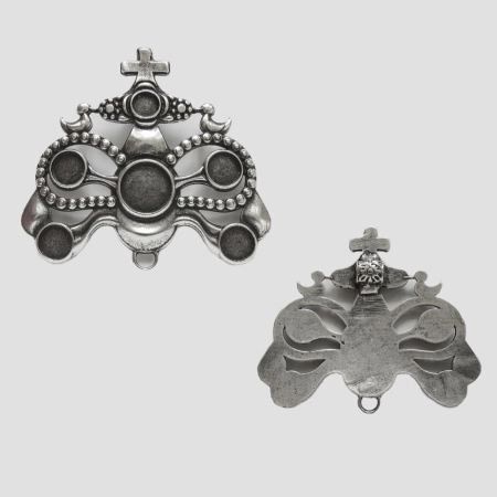 Держатель, 64х59х9мм, Историческая коллекция, королевский бант для дукача, базовый материал - цинковый сплав, посеребренный с чернением, 1 шт.