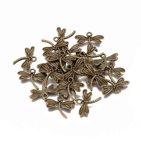 <p>Односторонняя металлическая подвеска в форме стрекозы бронзового цвета. Оттенок может отличаться от фотографии и в разных поставках. Эти милые стрекозки отлично подойдут для создания серег, брелоков, кулонов, декорирования открыток и блокнотов. Цена за 20 шт.</p>