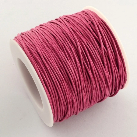 <p>Катушка вощеного шнура, цвет темно-розовый. Оттенок может отличаться от фотографии и в разных поставках. Шнур в намотке может состоять из нескольких частей. Толщина 1±0,2 мм. Производство Китай. Намотка может состоять из нескольких частей. Цена за 1 катушку (от 70 до 84 метров).</p>