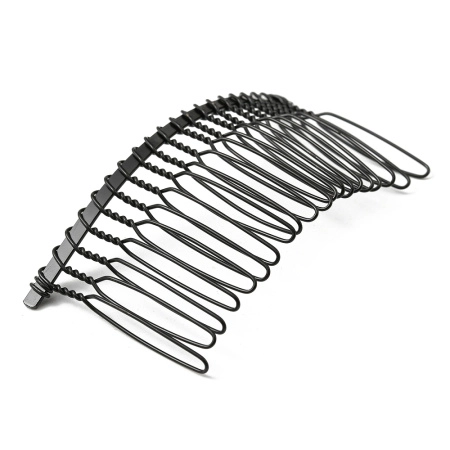 <p>Металлический гребень для волос чёрного цвета. Гребень слегка изогнут, имеет 20 проволочных зубчиков. Отличная основа для декоративного гребня в прическу невесты. Оттенок может отличаться от фотографии и в разных поставках. Размер может немного отличаться от заявленного. Цена за 2 шт.</p>