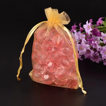 <p>Подарочный мешочек из желтой органзы с желтой ленточкой для завязывания, оттенок может отличаться от фотографии. Мешочки могут немного отличаться по форме и размеру, быть слегка помятыми. Цена за 10 шт.</p>