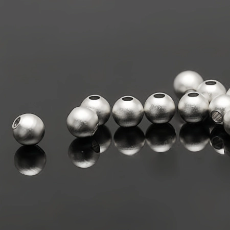 <p>Качественная корейская фурнитура класса люкс. Маленькая родированная металлическая бусина шарик. Диаметр отверстия - около 0.7-0.8 мм. Материал латунь, покрытие - родий. Оттенок может отличаться от фотографии и в разных поставках. Степень матовости может отличаться у разных бусин. Производство: Южная Корея. Цена за 10 бусин.</p>