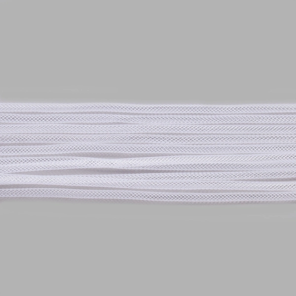 Бижутерная сетка-рукав, 4мм, белая, 15 метров <p>
 Тонкая бижутерная сетка-рукав, сплетена из пластиковых белых нитей. Оттенок может отличаться от фотографии. Толщина может отличаться от заявленной на +-1.5 мм. Растягивается. Сетку можно наполнить бисером или бусинами, надеть на неё сверху бусины или подвески, завязать в нужном месте узелком. По возможности, продается цельным куском, однако, может поставляться несколькими отрезами. Цена за 15 метров.
</p>