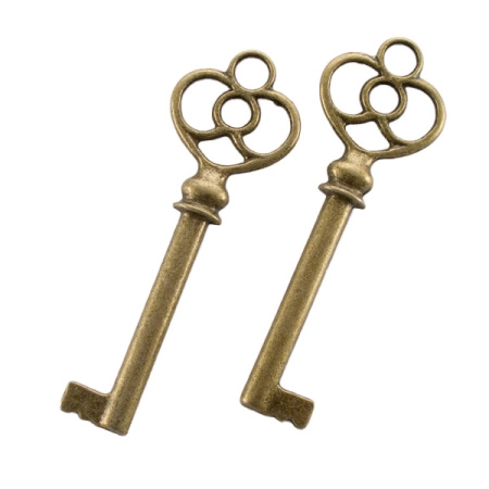 <p>Крупная трехмерная подвеска в форме ключика. Оттенок может отличаться от фотографии и в разных поставках. На фотографии показана лицевая и тыльная стороны. Цена за 5 шт.</p><p>ВНИМАНИЕ: Возможны неровности и заусенцы по краю.</p>