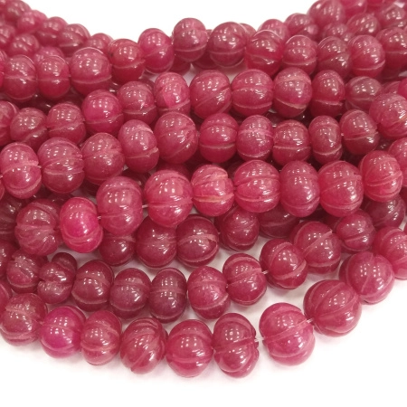 <p>Каменные бусины - фонарики ручной огранки (рондели с резным орнаментом). Натуральный рубин поделочного качества. Оттенок может отличаться от фотографии. На бусинах возможны щербинки и трещинки естественного происхождения, отверстие может быть не ровным. Длина около 4-8 мм, ширина 6-12 мм. Цена за низку из 35 бусин.</p>