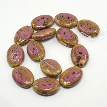 Бусина керамическая, 33х24х12мм, плоский овал, бежево-розовый с коричневыми крапинками, 1 шт.