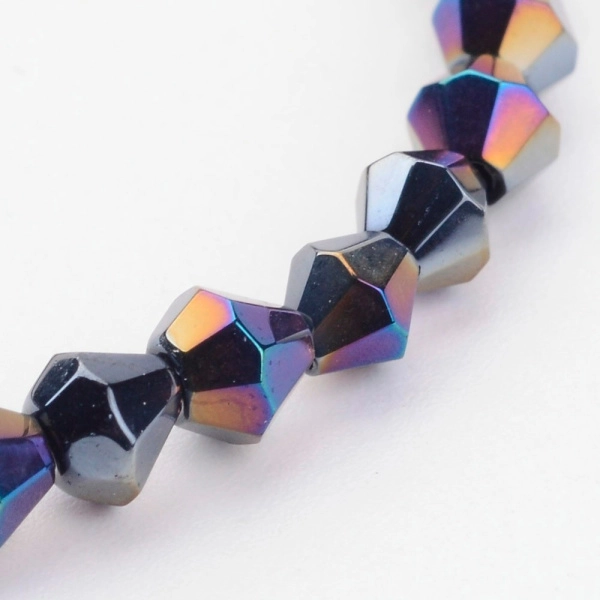 Бусины стеклянные, 4-5мм, граненые, биконусы, серо-бронзовые с радужным и перламутровым покрытием, 80-90 шт., низка <p>Бюджетные стеклянные граненые бусины - биконусы. Микс серого и бронзового цвета с перламутровым и AB покрытием. Бусины могут немного отличаться по форме и размеру. Оттенок может немного отличаться от фото. Цена за низку около 80-90 бусин.</p>