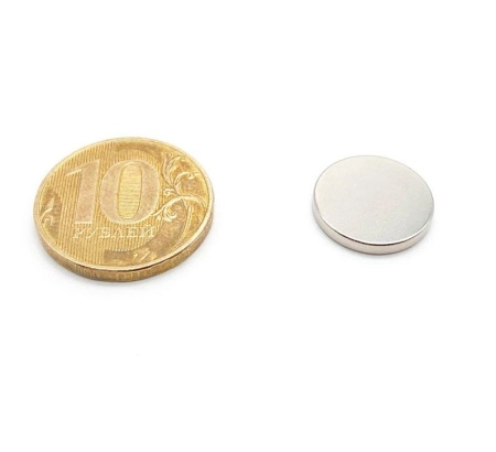 <p>Основа для изготовления магнитов на холодильник из полимерной глины, ткани, фетра и любых других материалов. Также, взяв 2 магнита и задекорировав их по Вашему желанию, можно создать брошку с необычным креплением. Магниты неодимовые, очень сильные. Сила сцепления - около 1700 грамм. Размер может немного отличаться от заявленного. Цена за 5 шт.</p><p>Важно! Работая с магнитным диском, нужно помнить, что при неправильной эксплуатации можно нанести вред своему здоровью или испортить другие предметы.</p>