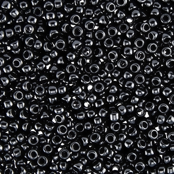 <p>Японский бисер TOHO Round (круглый Тохо), размер 11/0 (2.2 мм). Непрозрачный черный (Opaque Jet). Оттенок может отличаться от фотографии. Цена за 10 грамм. Среднее количество бисерин в 1 грамме Toho 11/0 от 70 до 120 штук, может сильно варьироваться в зависимости от вида бисера.</p>
