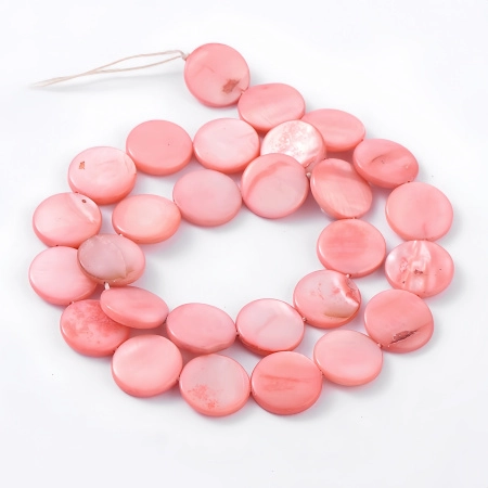 <p>
Круглые бусины-пластинки из натурального тонированного перламутра розового цвета. На бусинах есть темные пятна, возможны щербинки естественного происхождения, отверстия могут быть сделаны не очень аккуратно. Оттенок может отличаться от фото. Бусины могут немного отличаться по форме и размеру. Цена за 1 низку длиной около 38 см (примерно 26 бусин, низки формируются без проверки каждой бусины на дефекты).
</p>