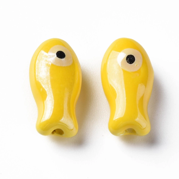 <p>Бусина из фарфора - стилизованная рыбка ручной работы. Бусины сделаны вручную, могут отличаться по форме, рисунку и размеру. Размер отверстия около 1-2 мм. Возможны небольшие неровности и царапинки, отверстие может быть сделано не очень аккуратно. Оттенок может отличаться от фотографии и в разных поставках. Цена за 5 бусин.</p>