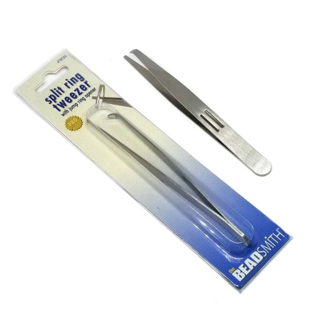 <p>
Универсальный инструмент в форме пинцета предназначен для раскрытия обычных (одинарных) и двойных соединительных колечек. Позволяет быстро и легко раскрывать кольца. Как использовать этот инструмент, можно посмотреть в подробном описании. Цена за 1 шт.
</p>