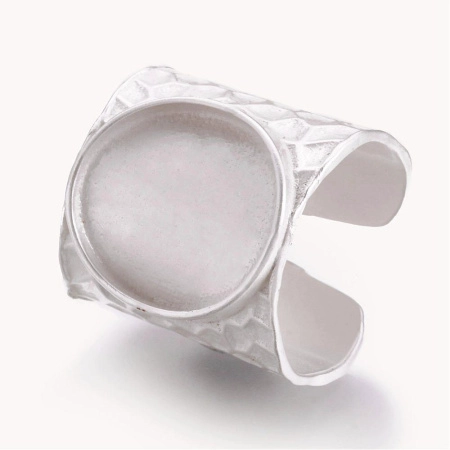 Основа для кольца, регулируемого размера, широкая, текстурированная, с платформой 16х15мм, базовый материал - латунь, матового серебристого цвета, 1 шт.