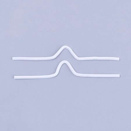 <p>Качественная гибкая твист-лента из белого пластика с металлической проволокой внутри. Ширина около 2.7 мм, толщина около 1.4 мм, размер может немного отличаться от заявленного. Отлично подходит для создания носового фиксатора масок. Намотка может состоять из нескольких частей. Цена за моток около 180 метров.</p><p>ВНИМАНИЕ: данный товар продается по предоплате; могут попадаться испачканные участки.</p>