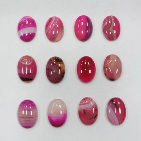 <p>
Кабошон из натурального полосатого подкрашенного агата. Кабошоны отличаются по цвету и рисунку, а также по толщине: при заказе нескольких штук мы постараемся подобрать похожие. Размеры кабошонов могут отличаться от указанных на плюс/минус 0,5 мм. Цена за 1 шт.
</p>