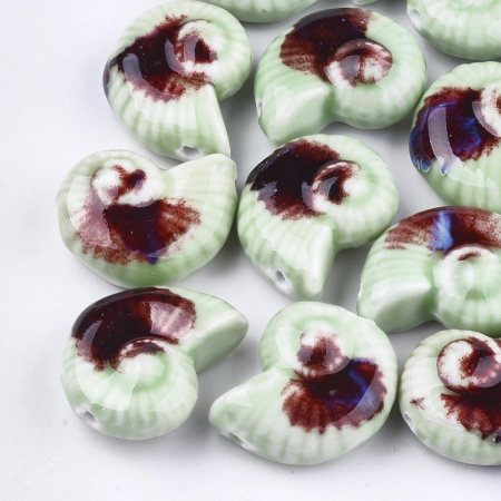 Бусина керамическая, 39х32х18мм, ракушка, светло-зелёная с сине-голубым и бордовым, 1 шт., УЦЕНКА