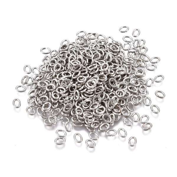 Соединительное колечко, 4х3мм (толщина 0.75мм, внутренний размер 2.5х1.5мм), овальное, базовый материал - нержавеющая сталь, без покрытия, 3 грамма <p>Миниатюрное овальное соединительное колечко из нержавеющей стали (марка 304: используется в пищевой промышленности, не окисляется, не темнеет), толщина около 0.75 мм. Оттенок может отличаться от фотографии и в разных поставках. Цена за 3 грамма (около 110 колечек).</p>