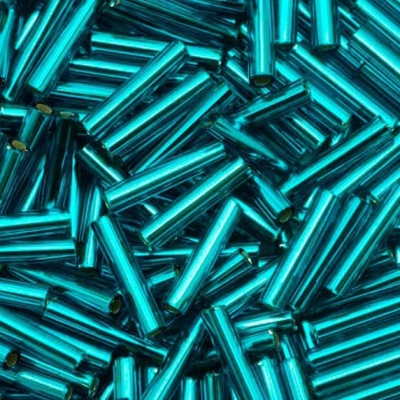 <p>Японский бисер TOHO Bugle (стеклярус Тохо), размер 9мм (толщина около 1.8мм). Прозрачный зелено-голубой с серебристой сердцевиной (Silver-Lined Teal). Оттенок может отличаться от фотографии. Цена за 10 грамм. Среднее количество бисерин в 1 грамме стекляруса Toho 22-24 шт, может сильно варьироваться в зависимости от вида бисера.</p>