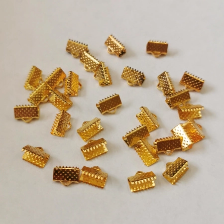 Концевики, 10х8мм (ширина 10мм), зажимы для ленты, текстурированные, базовый материал - железо, золотистого цвета, 10 грамм