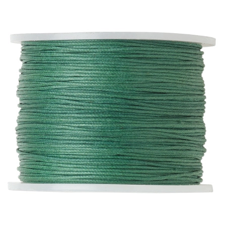 <p>Вощеный шнур, 100% хлопок, цвет темно-зеленый. Оттенок может отличаться от фотографии и в разных поставках. Шнур довольно рыхлый, может казаться толще заявленной производителем толщины. Толщина 0.5-1 мм. По возможности, продается цельным куском, однако, может поставляться несколькими отрезами. Цена за 10 метров.</p>