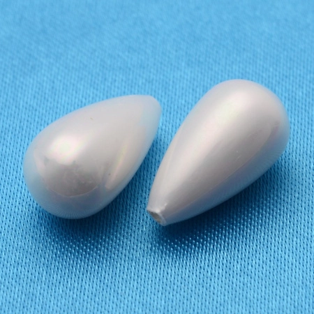 <p>
Полупросверленная бусина капля из ракушки с покрытием под жемчуг Майорка (Майолика). Цвет радужный белый. Оттенок может отличаться от фотографии и в разных поставках. Длина бусины - около 16 мм, ширина нижней части - около 8 мм. Диаметр отверстия - около 1 мм. Рекомендуется использовать с вклеивающимися штифтами. Бусины могут немного отличаться по форме и размеру. Цена за 1 шт.
</p><p>УЦЕНКА: небольшие неровности, вмятинки, пятнышки,некоторые бусины приплюснуты с одной стороны.</p>