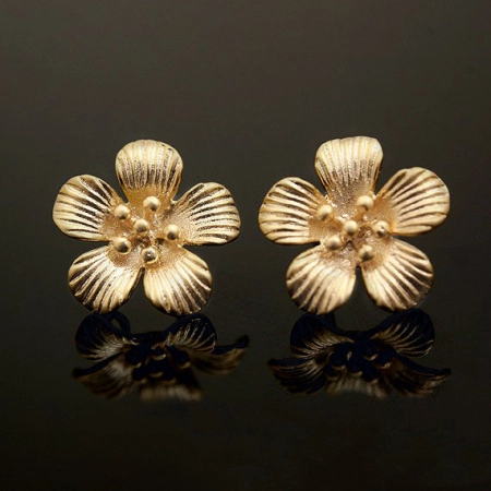 Пусеты, 14х13.5мм, Корея, Гибискус со скрытой петелькой, с застежками, базовый материал - серебро/латунь, матовые позолоченные, пара