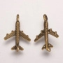 <p>Трехмерная подвеска самолетик. Базовый материал - бижутерный металлический сплав на основе цинка, сверху бронзовое покрытие с чернением. Оттенок может отличаться от фотографии и в разных поставках. Цена за 10 шт.</p>