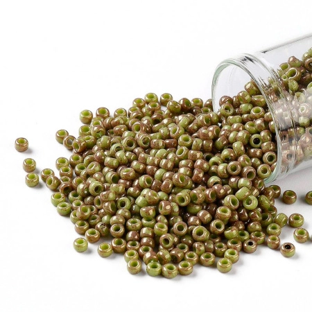 <p>
Японский бисер TOHO Round (круглый Тохо), размер 8/0 (3 мм). Непрозрачный глянцевый пятнистый бисер: салатово-зеленый в бордовую крапинку (Marbled Opaque Avacado/Pink). Оттенок может отличаться от фотографии. Цена за 10 грамм (около 430 бисеринок).
</p>