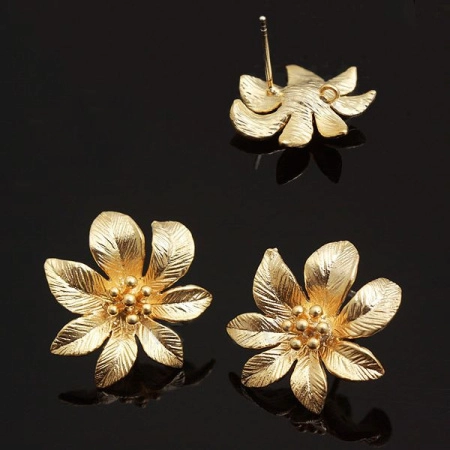 Пусеты, 17х16мм, Корея, Тропический цветок со скрытой петелькой, с застежками, базовый материал - серебро/латунь, матовые позолоченные, пара, УЦЕНКА Пусеты, 17х16мм, Корея, Тропический цветок со скрытой петелькой, с застежками, базовый материал - серебро/латунь, матовые позолоченные, пара, УЦЕНКА