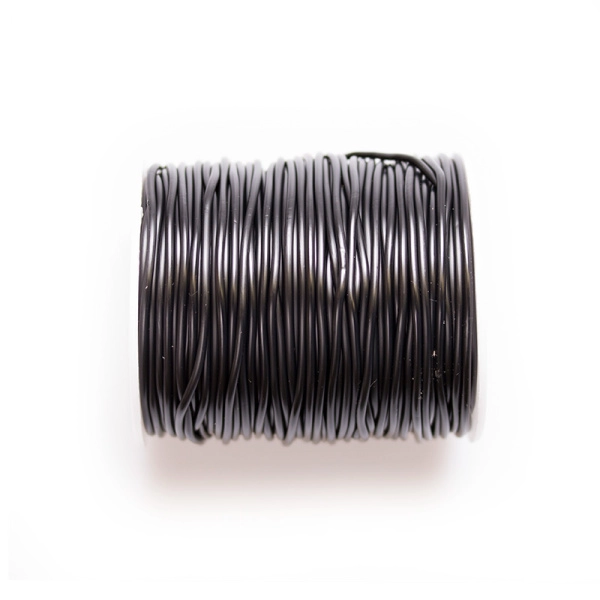 <p>Полый резиновый шнур (ПВХ резина) диаметром около 2 мм. Внутрь можно вставить проволоку с памятью толщиной до 1 мм. Отлично смотрится в виде колье с крупной металлической бусиной-трубочкой. Шнур имеет запах резины (не резкий). По возможности, продается цельным куском, однако, может поставляться несколькими отрезами. Цена за 10 метров. Этот шнур можно также использовать в качестве тросика для снятия петель со спиц.</p><p>ВНИМАНИЕ: в разных поставках шнур может быть матовый или глянцевый, сейчас матовый.</p>