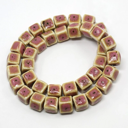 Бусина керамическая, 12мм, кубик, бежево-розовый с коричневыми крапинками, 1 шт. Бусина керамическая, 12мм, кубик, бежево-розовый с коричневыми крапинками, 1 шт.