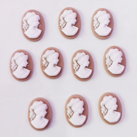 Камея акриловая, 18х13мм, девушка, белая на пудровом, 10 шт.
