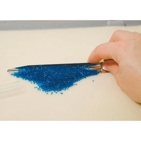 <p>Металлический совочек (лопатка) Scoop EEZ от американской компании BeadSmith для работы с бисером, бусинами, стразами и мелкой фурнитурой. Позволяет легко и быстро собрать и ссыпать неиспользованные в работе материалы обратно в пакетик или контейнер. Дизайн упаковки может отличаться от фотографии и в разных поставках. Цена за 1 шт.</p>