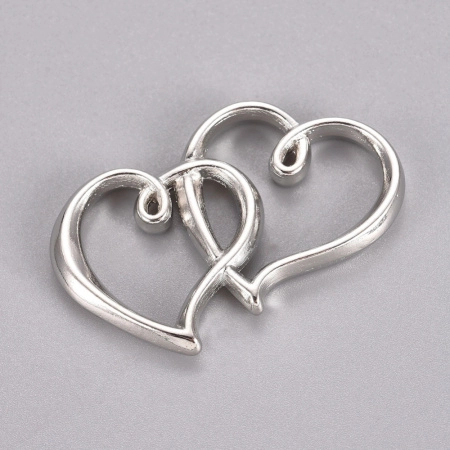 <p>Двусторонний металлический соединительный элемент в форме двух сердец. Цвет - античное серебро с чернением. Оттенок может отличаться от фотографии и в разных поставках. Цена за 5 шт.</p>