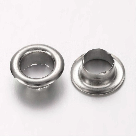 <p>Бюджетные люверсы для бижутерии (декоративные) без ответной части (блочки), размер 8.5*3.5 мм. Используются в качестве вставки для декорирования бусин Пандора или других бусин с крупным отверстием. Диаметр вставной части - 5.5 мм. Могут немного отличаться по размеру. Цена за 2 грамма (около 24 шт.)</p>