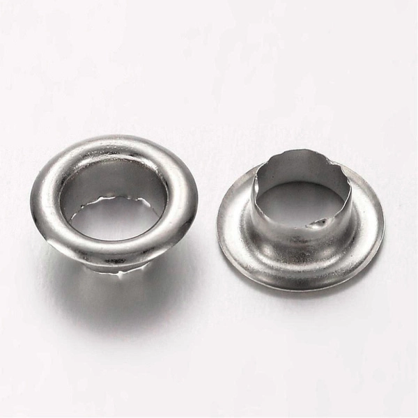 <p>Бюджетные люверсы для бижутерии (декоративные) без ответной части (блочки), размер 8.5*3.5 мм. Используются в качестве вставки для декорирования бусин Пандора или других бусин с крупным отверстием. Диаметр вставной части - 5.5 мм. Могут немного отличаться по размеру. Цена за 2 грамма (около 24 шт.)</p>