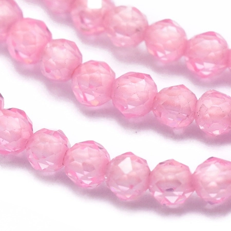 <p>Мелкие граненые блестящие каменные бусины из фианита (Cubic Zirconia – кубик циркония, CZ), каменный бисер. Цвет розовый, бусины напоминают розовый кварц. Бусины могут немного отличаться по форме и размеру. Оттенок может немного отличаться от фотографии. За счёт огранки бусины очень красиво переливаются. Эти бусины отлично подходят для серег-кисточек, а также нежных многорядных браслетов и колье.
Цена за низку примерно 38 см (примерно 160-180 бусин в зависимости от размера).</p>