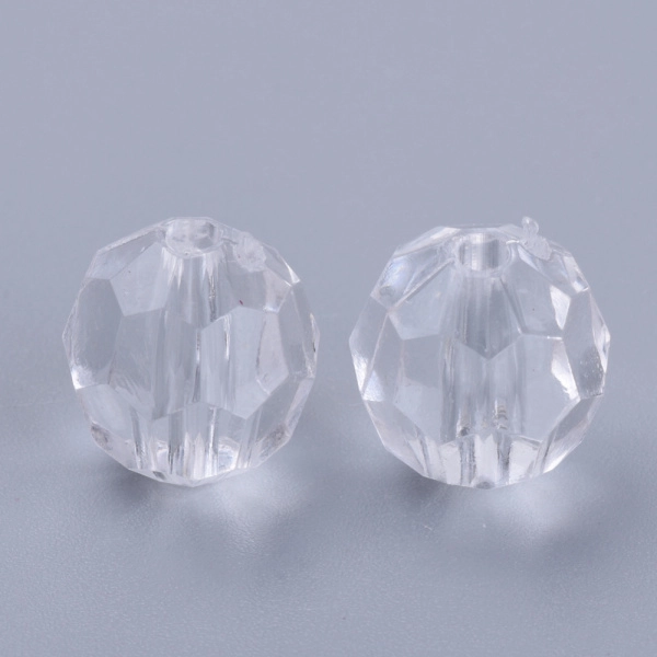 <p>Граненые акриловые (пластиковые) прозрачные бусины - шарики. На бусинах возможны небольшие царапинки, заусенцы и потертости. Бусины могут немного отличаться по форме и размеру. Оттенок может отличаться от фотографии и в разных поставках. Цена за 50 грамм (около 35 бусин, фасуются на вес без проверки на дефекты).</p>