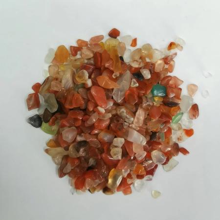 <p>Сколы из камня - натурального сердолика. Без отверстий! Могут существенно отличаться по форме и размеру. Используется для декорирования украшений, шкатулок, картин и т.д. Также крошку можно насыпать в стеклянную бутылочку. Оттенок может отличаться от фотографии и в разных поставках. Цена за упаковку 20 грамм (около 80-120 шт., фасуются без проверки на дефекты).</p>