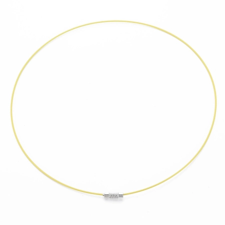 <p>Довольно жесткая основа для колье (чокер) с закручивающимся замком. Сделана из стали с пластиковым покрытием. Цвет основы желтый, цвет замочка темно-серебристый. Оттенок может отличаться от фотографии. Длина 45 см, толщина тросика - 1 мм. Цена за 5 шт.</p>