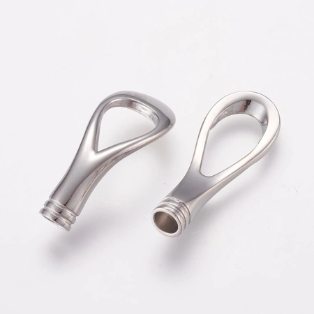 Застежка-концевик, 43х15х14мм (внутренний размер 5мм), магнитная, бесконечность, базовый материал - нержавеющая сталь, без покрытия, 1 шт. <p>Эффектная качественная застежка необычного дизайна в форме слегка изогнутой бесконечности. Не темнеющая магнитная клеевая застежка для украшений из нержавеющей стали марки 304 (используется в пищевой и медицинской промышленности, не окисляется, не облезает). Застёжка представляет собой две петли, одна из которых вставляется в другую (как тогл), при этом на петлях имеются небольшие магниты для большей надёжности. Этот замочек подходит для шнуров, бижутерной сетки и бисерных жгутов: просто вклейте основу в застежку супер-клеем и украшение готово! Диаметр отверстия - около 5 мм. Будет хорошо смотреться на браслетах и колье, в том числе как центральный элемент. Подходит для гравировки. Оттенок может отличаться от фотографии и в разных поставках. На поверхности возможны небольшие потёртости, царапинки. Цена за 1 шт.</p>