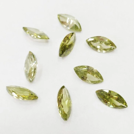Ювелирный кристалл из фианита, 10х5мм, форма челнок, желто-зеленый, 1 шт.