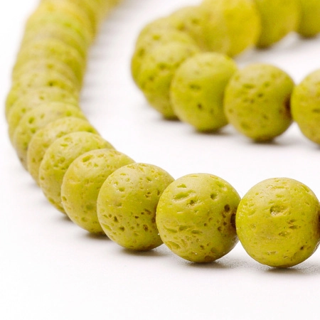 <p>Бусины из натуральной вулканической лавы (вулканического туфа), тонированной в желтый цвет. Оттенок может отличаться от фотографии. Бусины матовые. Могут немного отличаться по форме и размеру. Цена за низку, около 63 бусин. Бусины могут быть покрыты пылью от сверления, рекомендуется их протереть или промыть перед использованием.</p>