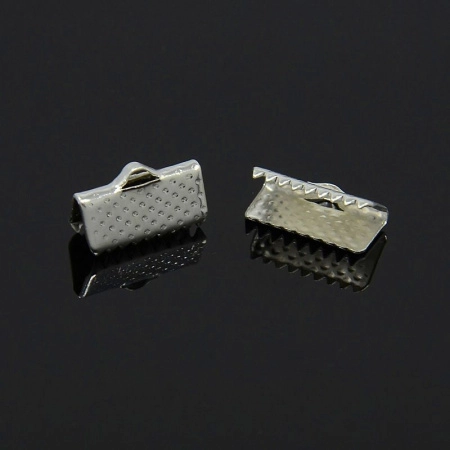 Концевики, 13х7мм (ширина 13мм), зажимы для ленты, текстурированные, базовый материал - железо, серебристого цвета, 10 грамм