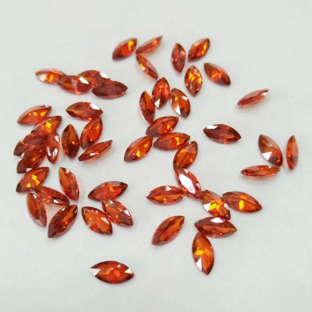 Ювелирный кристалл из фианита, 5х2.5мм, форма челнок, оранжево-красный, 1 шт.