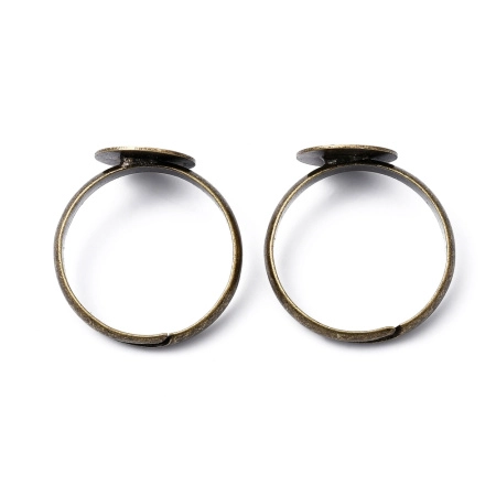 <p>Основа для кольца с платформой 10 мм цвета античной бронзы. Оттенок может отличаться от фотографии и в разных поставках. Размер регулируется. Цена за 5 шт.</p><p>Внимание: платформа может быть смещена относительно центра, припаяна под небольшим наклоном. На платформе сзади может быть виден припой.</p>